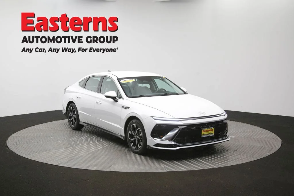 Used 2024 White Hyundai SEL image 49