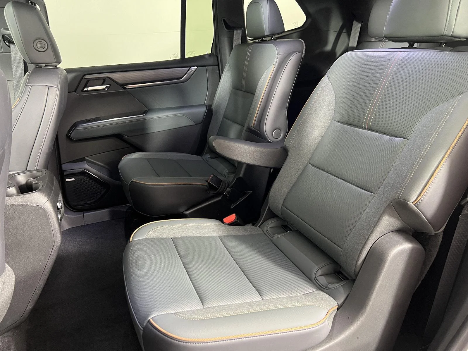 Used 2025 Summit White GMC AWD AT4 image 24
