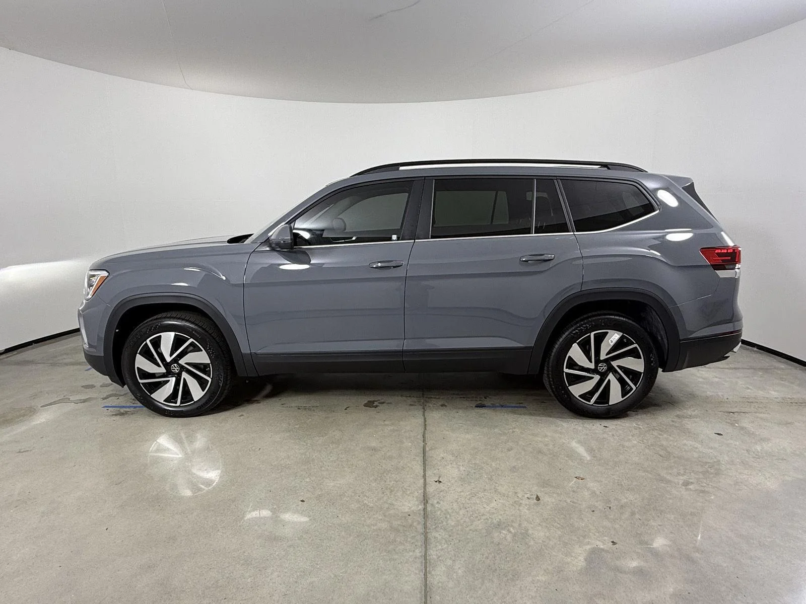 New 2026 Pure Gray Volkswagen 2.0T SE w/Technology image 8