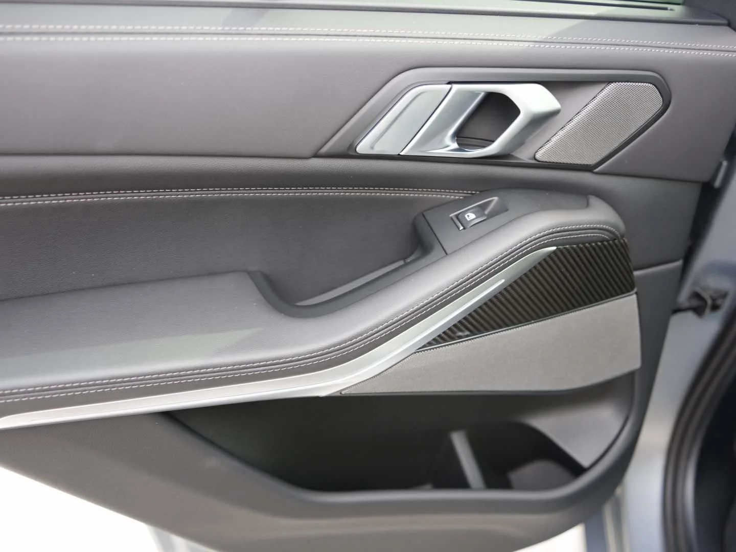 New 2026 Frozen Pure Grey Metallic BMW M60i image 9