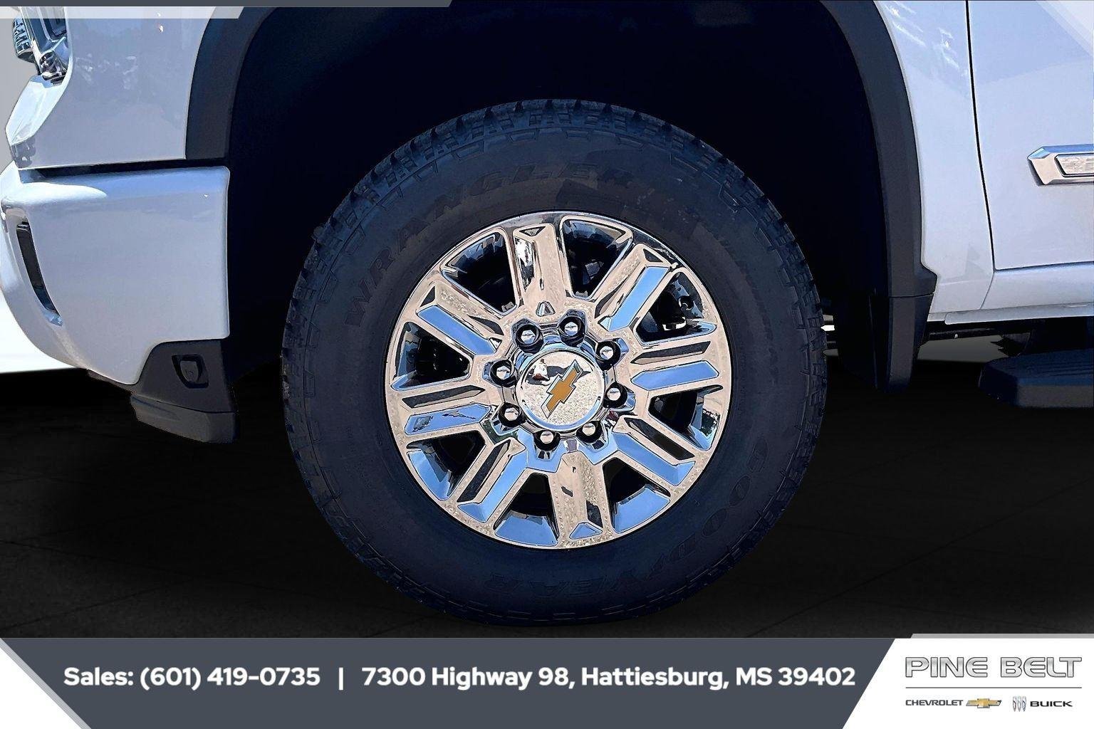 New 2026 Polar White Tricoat Chevrolet High Country image 8