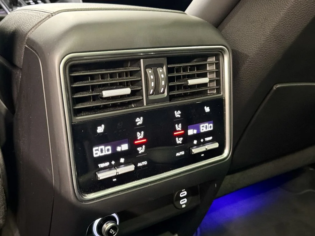 Used 2020  Porsche  image 27