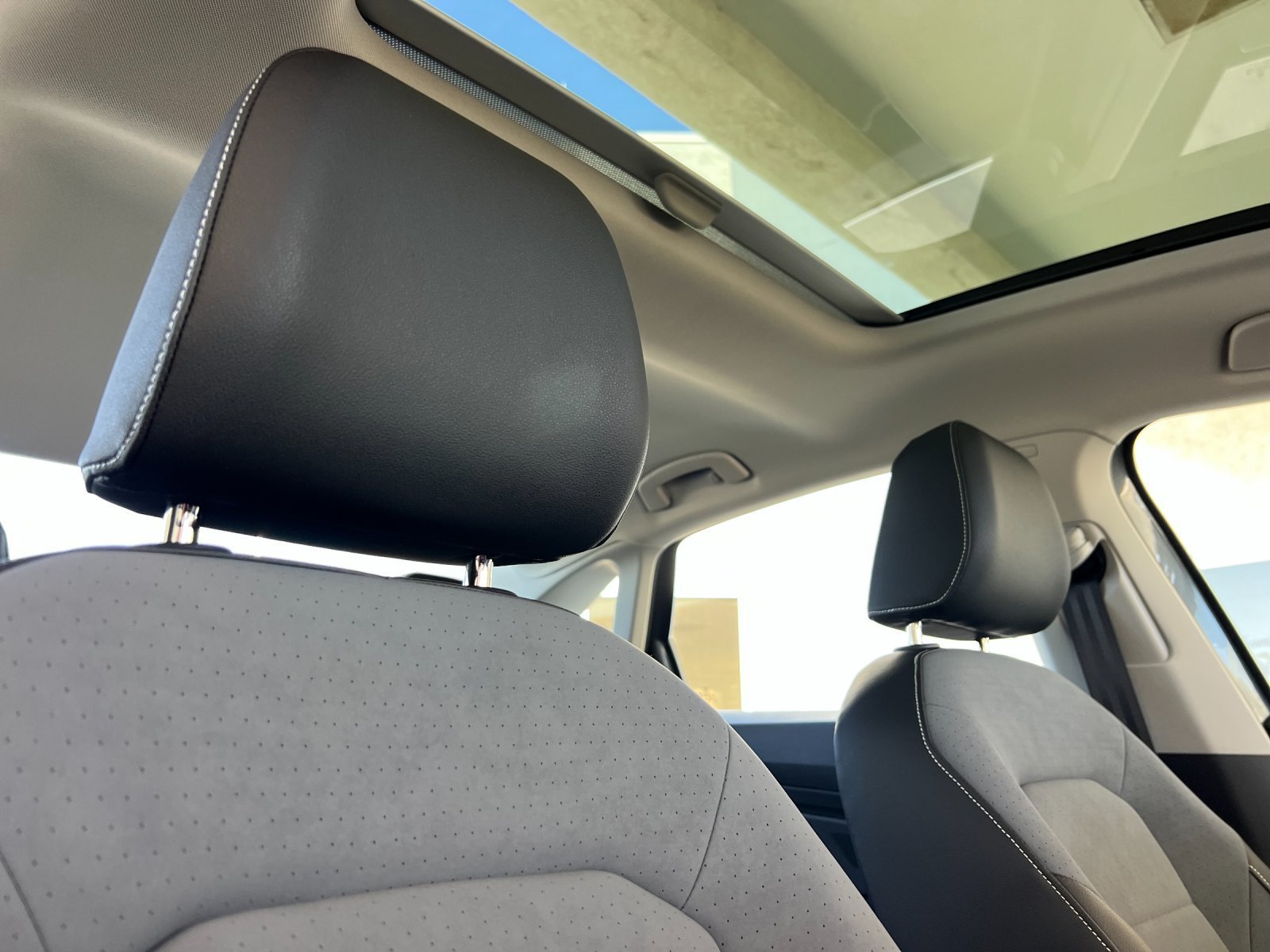 New 2026 Platinum Gray Metallic Volkswagen SE image 15