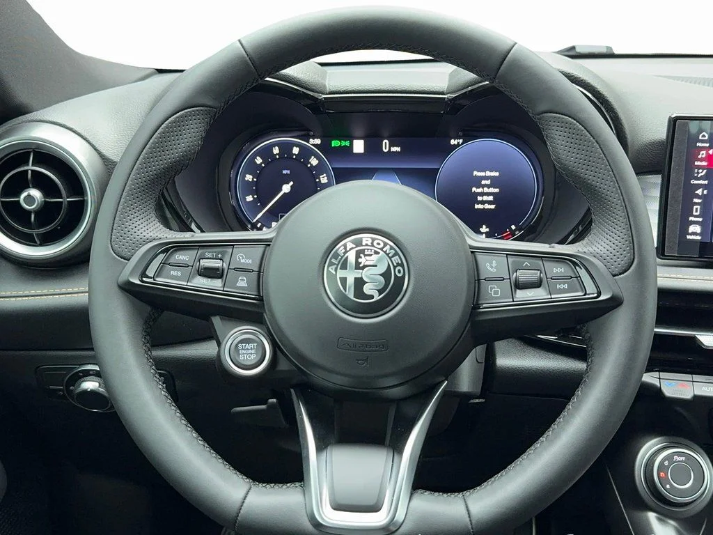 New 2025 Silver Alfa Romeo Base image 15