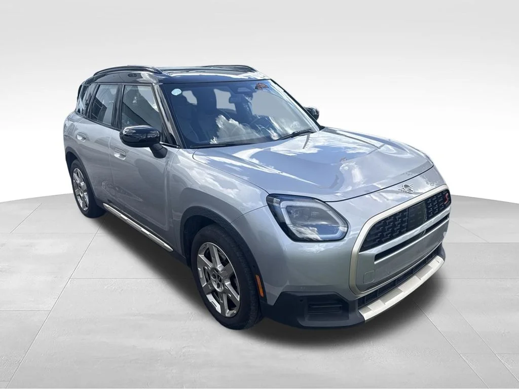 Used 2025 Silver MINI Signature Plus image 16