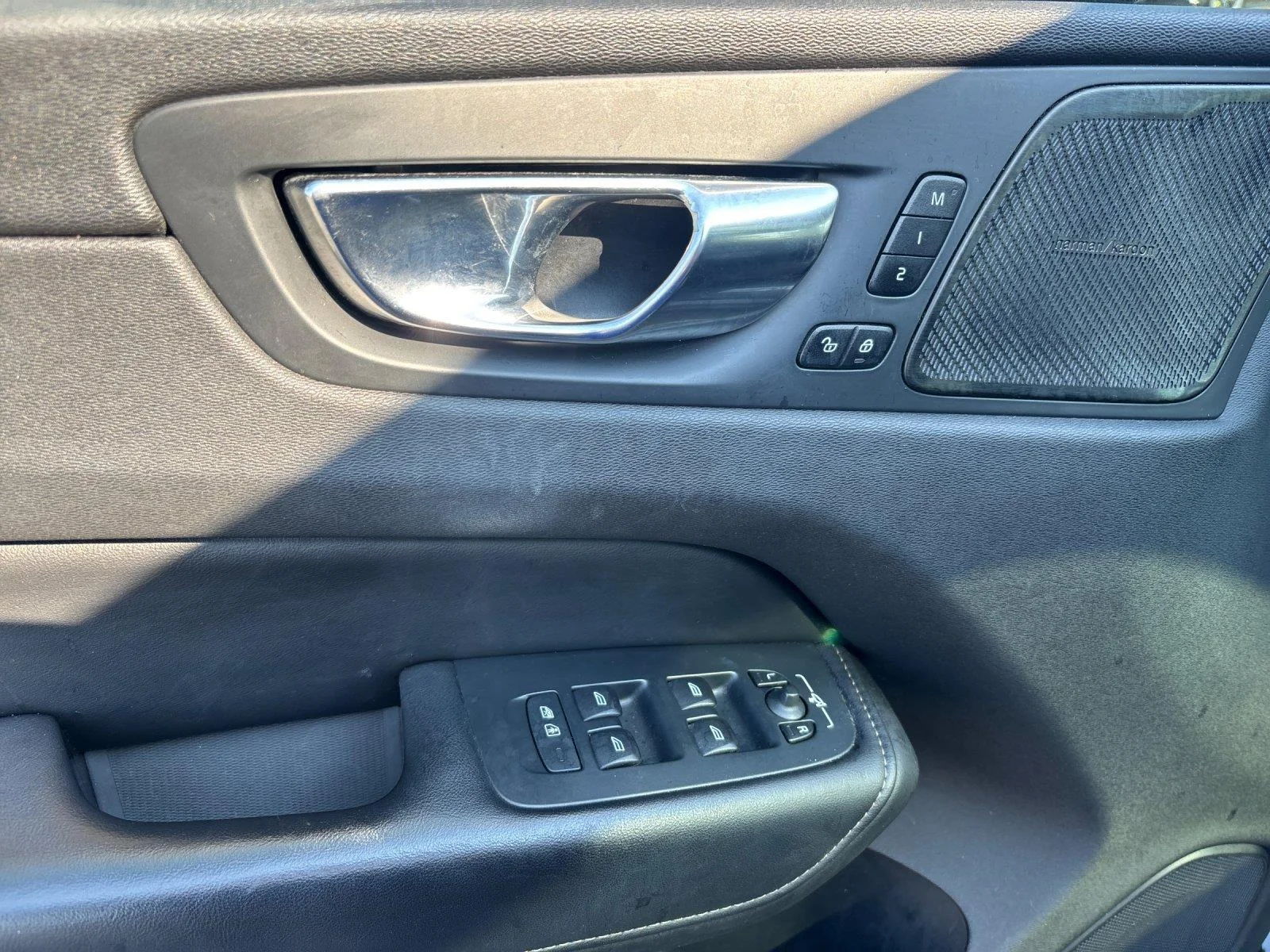 Used 2021 Onyx Black Metallic Volvo Inscription image 13