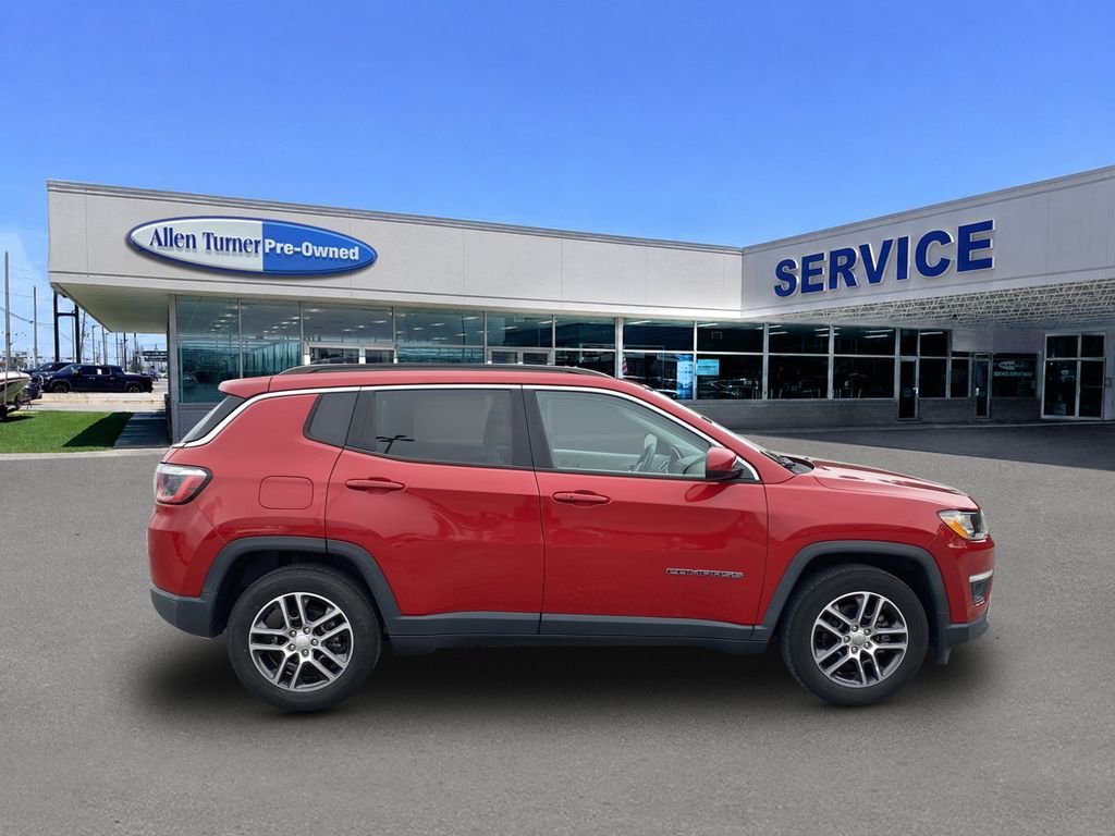 Used 2018 Redline Pearlcoat Jeep Latitude image 9