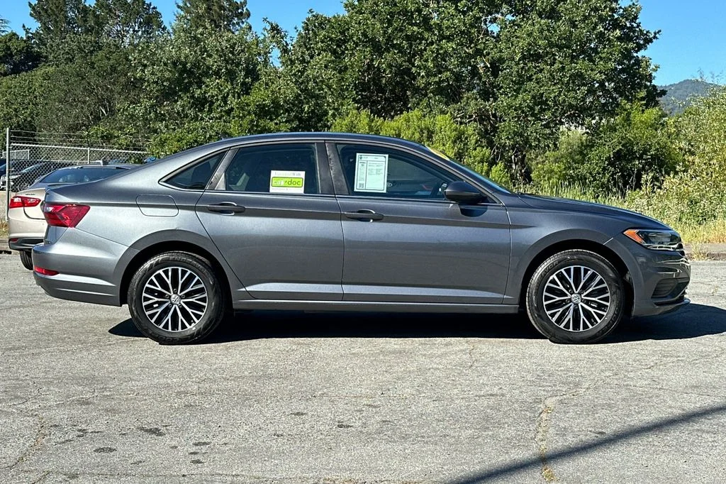 Used 2021 Platinum Gray Metallic Volkswagen 1.4T S image 3