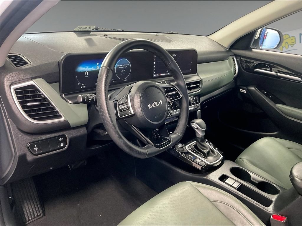 Used 2024 White Kia SX image 8