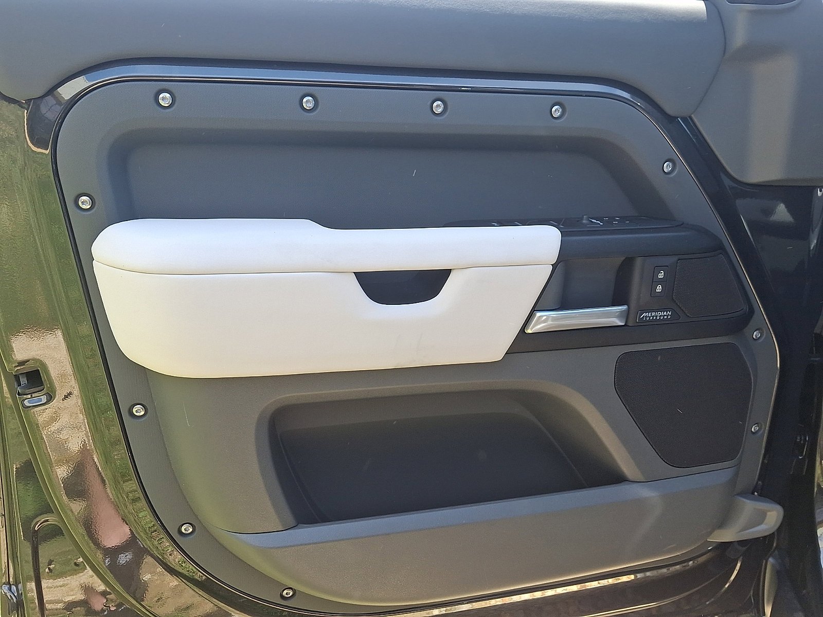 2026 Land Rover Defender V8 - Photo 8