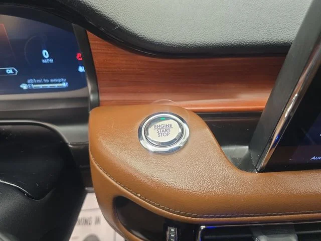 Used 2020 Pristine White Lincoln Reserve image 29