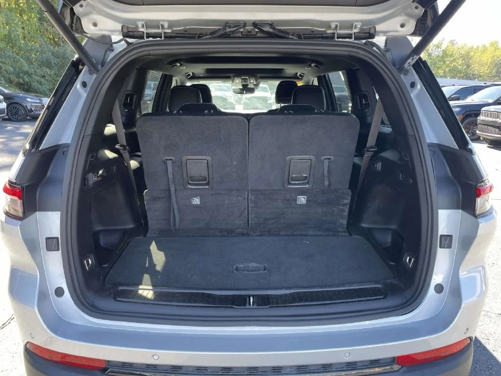 Used 2024 Silver Jeep Altitude X image 38