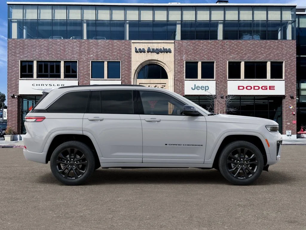 New 2026 Bright White Clear-Coat Exterior Paint Jeep Limited Reserve image 21