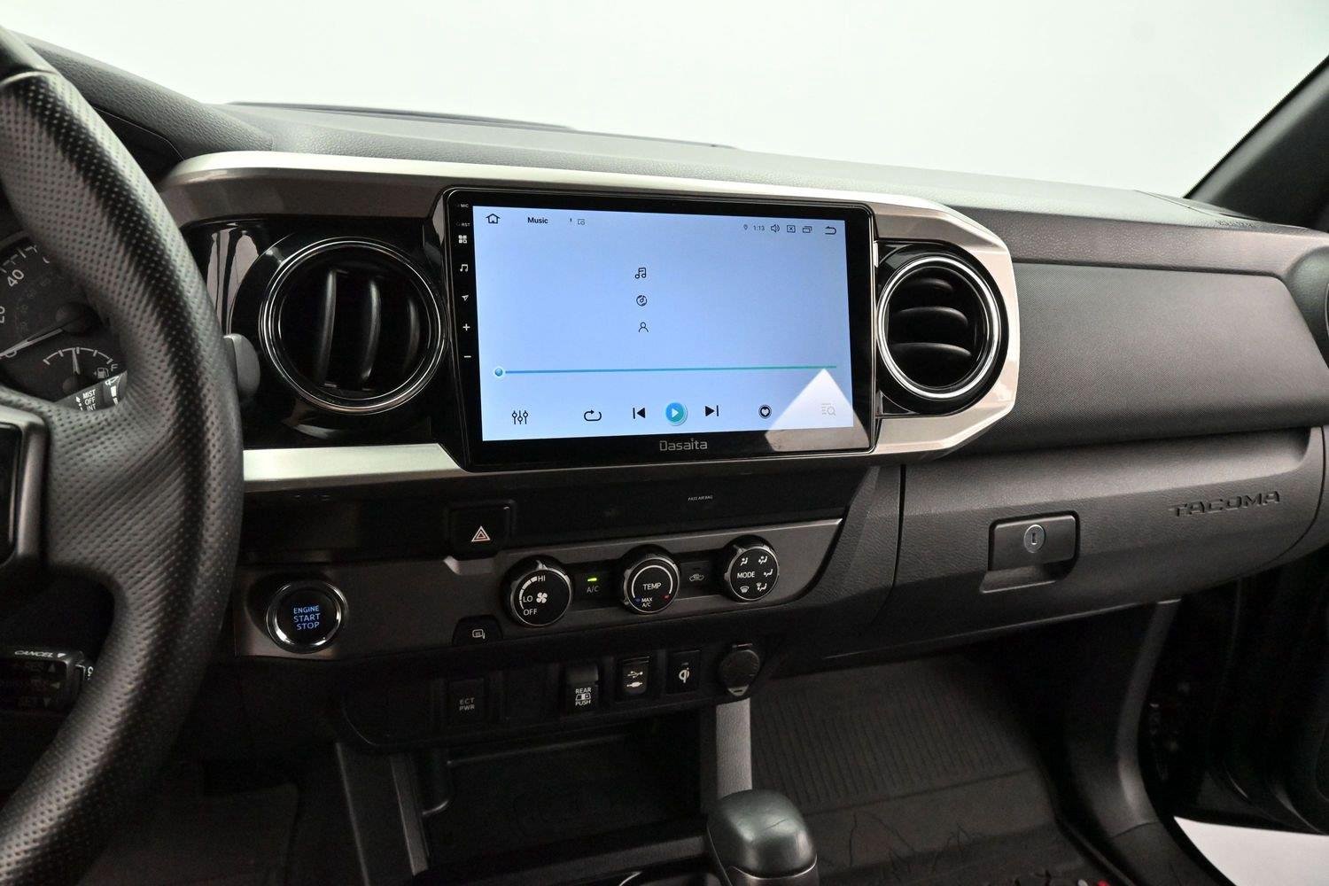 Used 2019 Midnight Black Metallic Toyota SR5 image 17