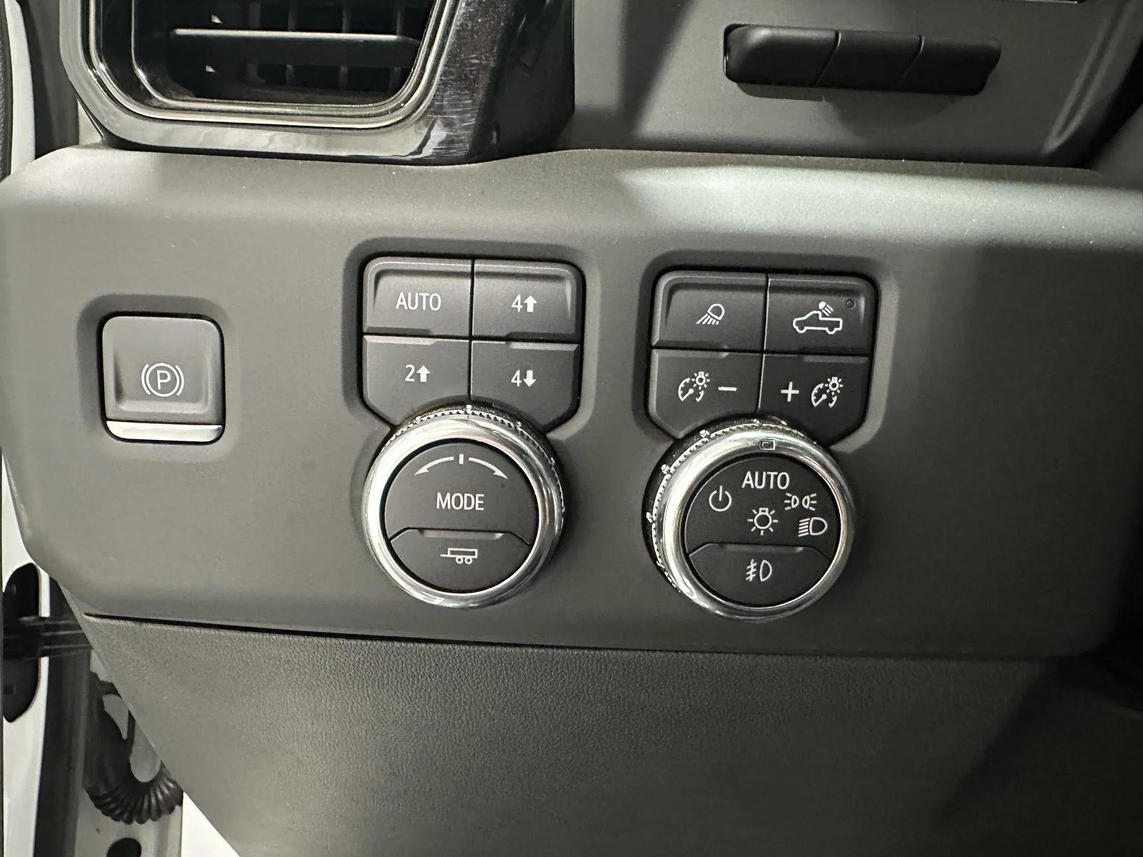 Used 2023 SUMMIT WHITE GMC AT4 image 16
