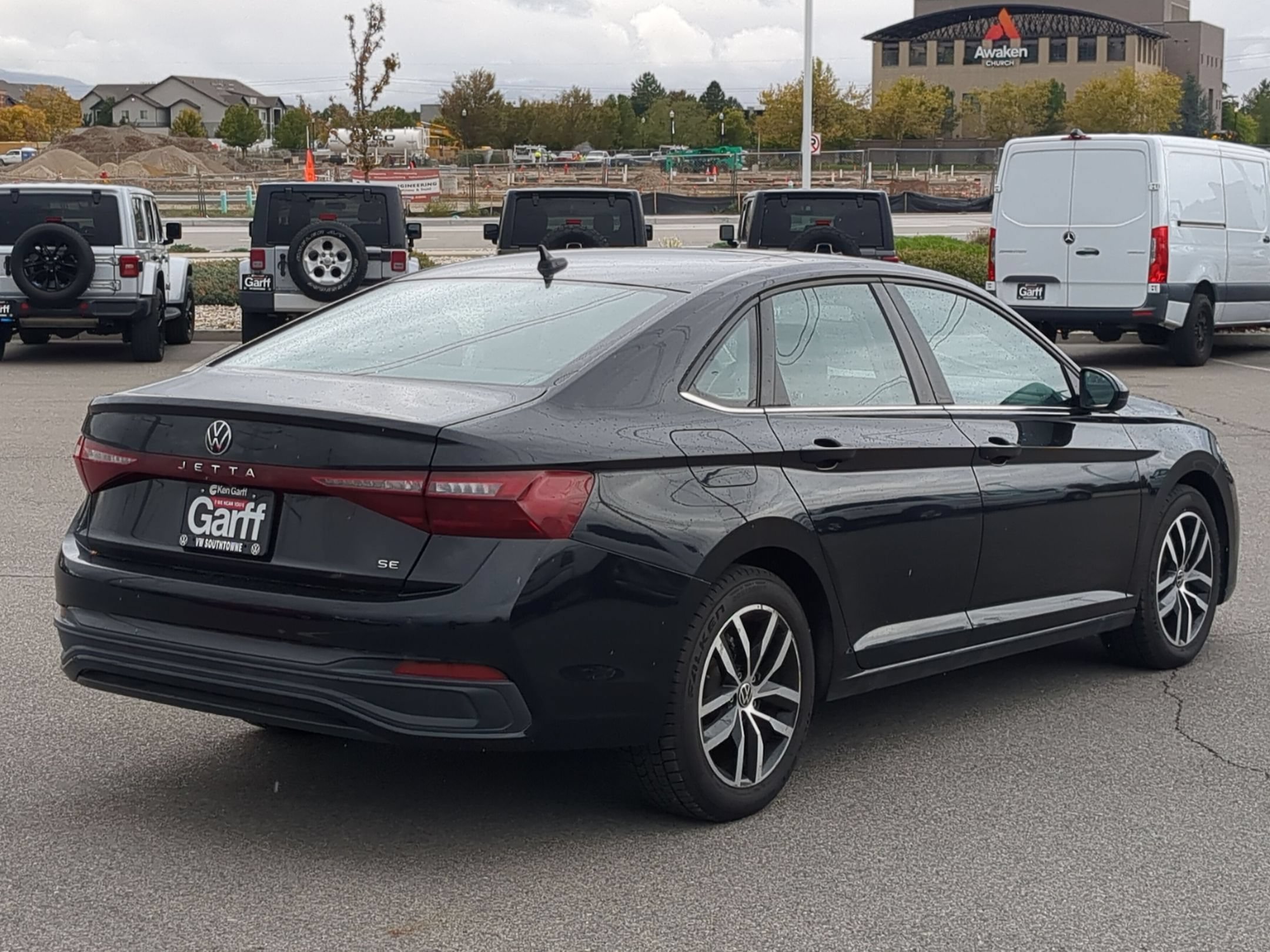Used 2025 Gray Volkswagen SE image 3