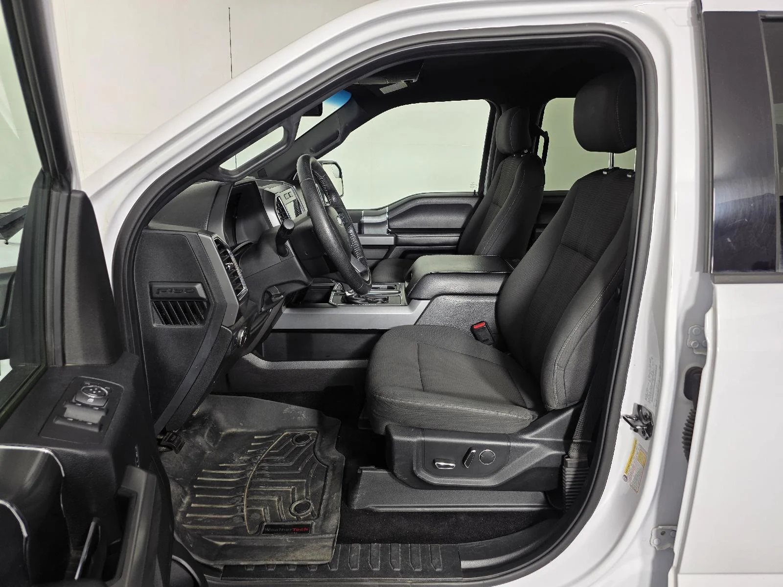 Used 2016 Oxford White Ford XLT image 13