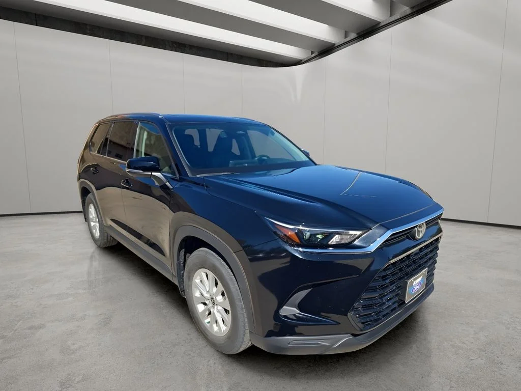Used 2024 Black Toyota XLE image 7