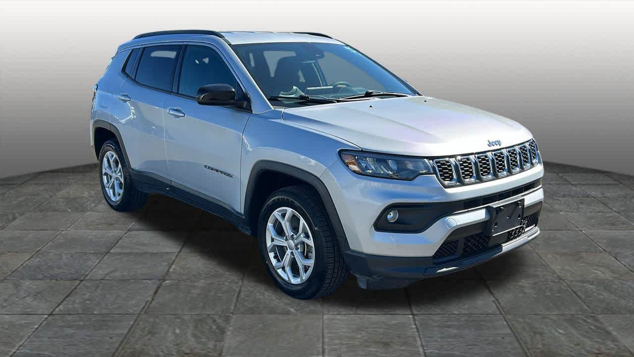Used 2024 Silver Zynith Metallic Clearcoat Jeep Latitude image 3