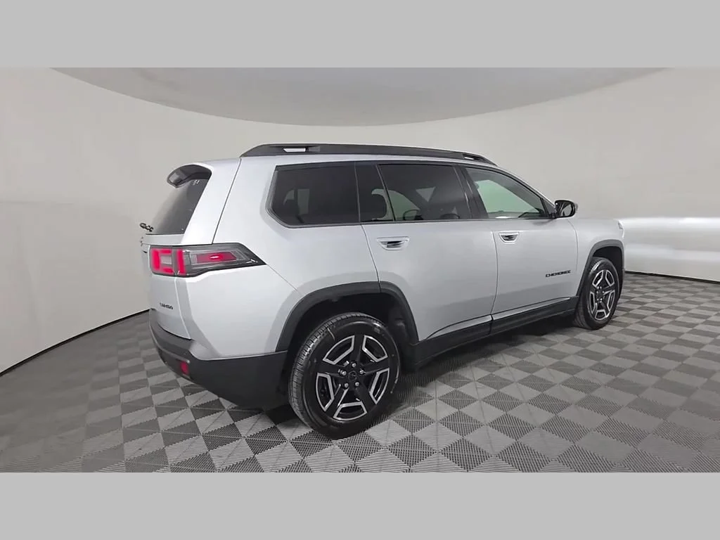 New 2026 Silver Zynith Clear-Coat Exterior Paint Jeep Laredo image 26