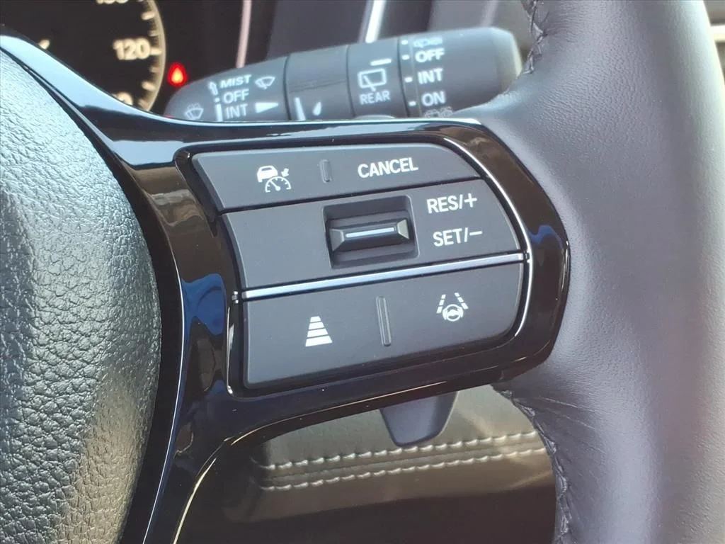 Used 2025 White Honda EX-L image 12