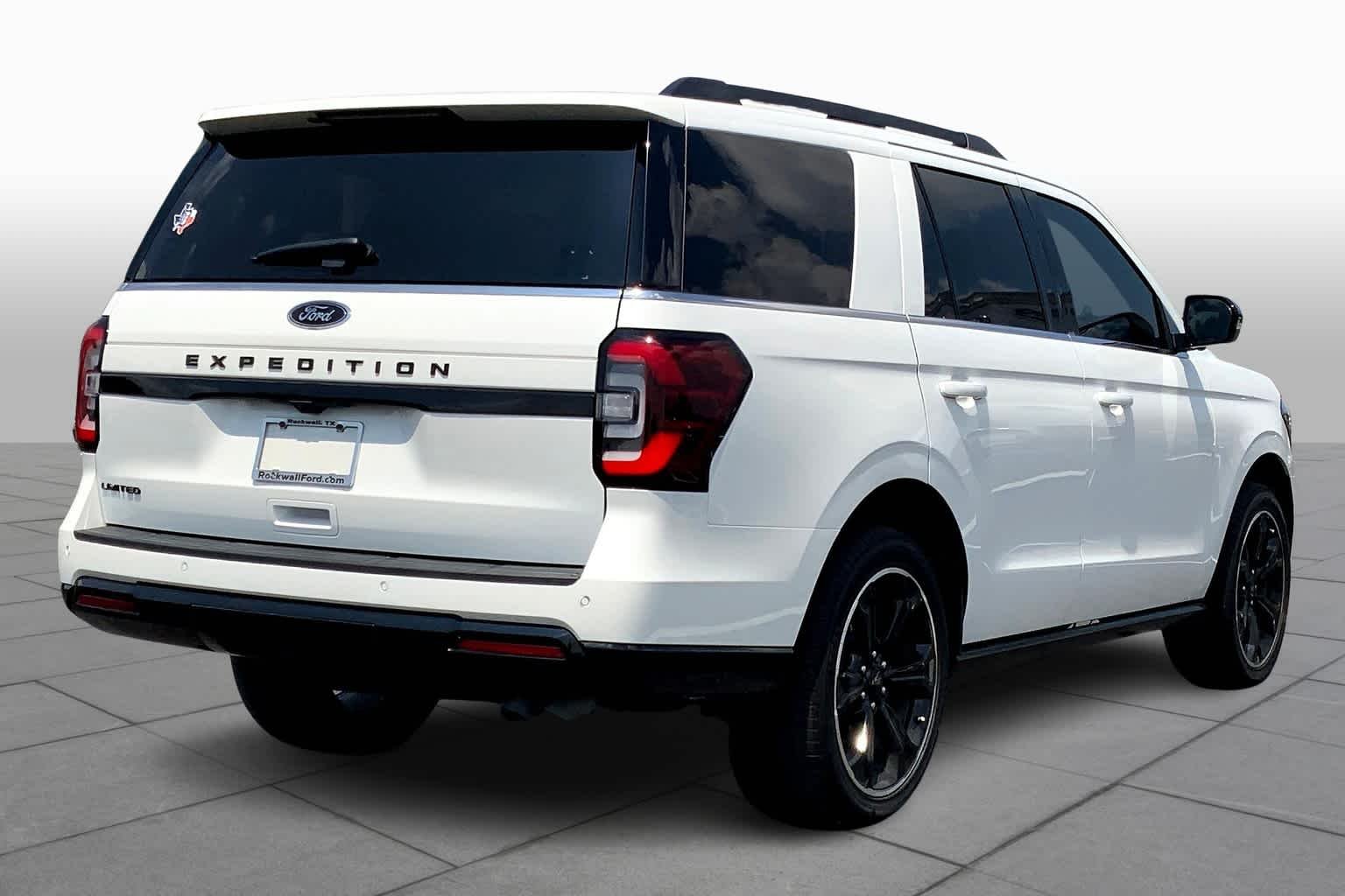 Used 2022 Star White Metallic Tri-Coat Ford Limited image 13