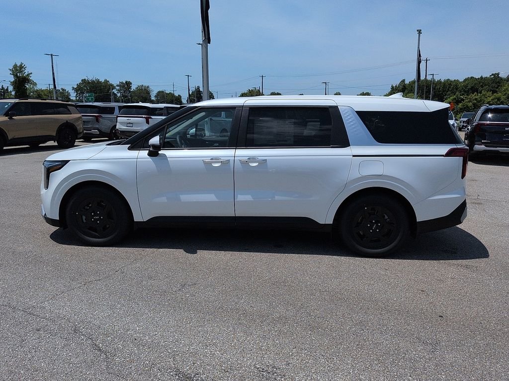 New 2026 Snow White Pearl Kia LXS image 4