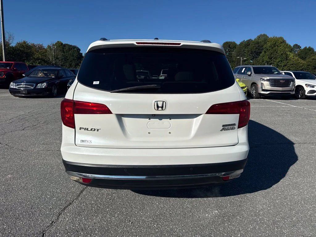 Used 2017  Honda Touring image 4