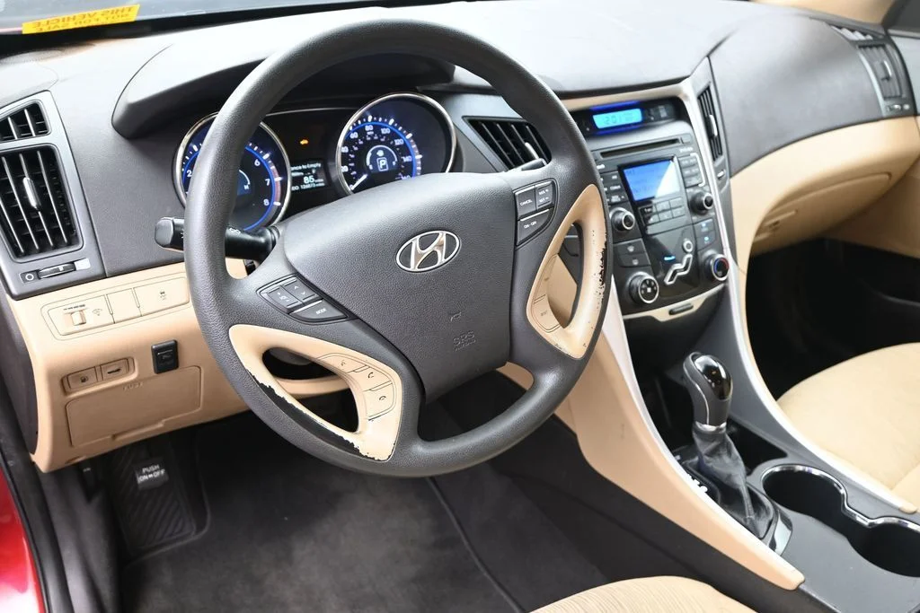 Used 2011 Red Hyundai GLS image 19