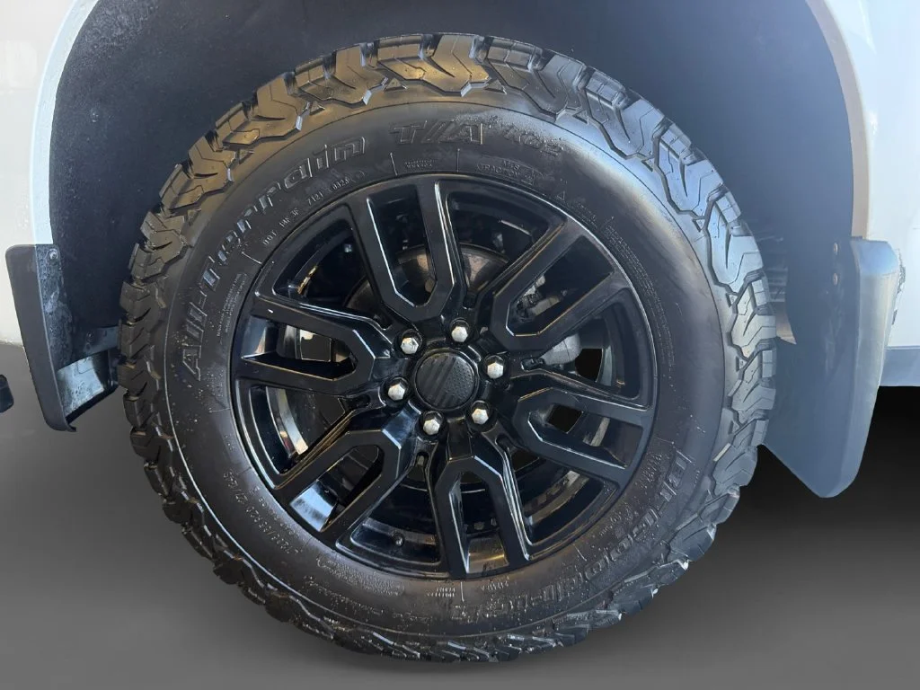 Used 2020 White Chevrolet High Country image 17