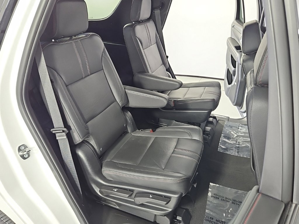 Used 2023 Pearl Chevrolet RST image 19
