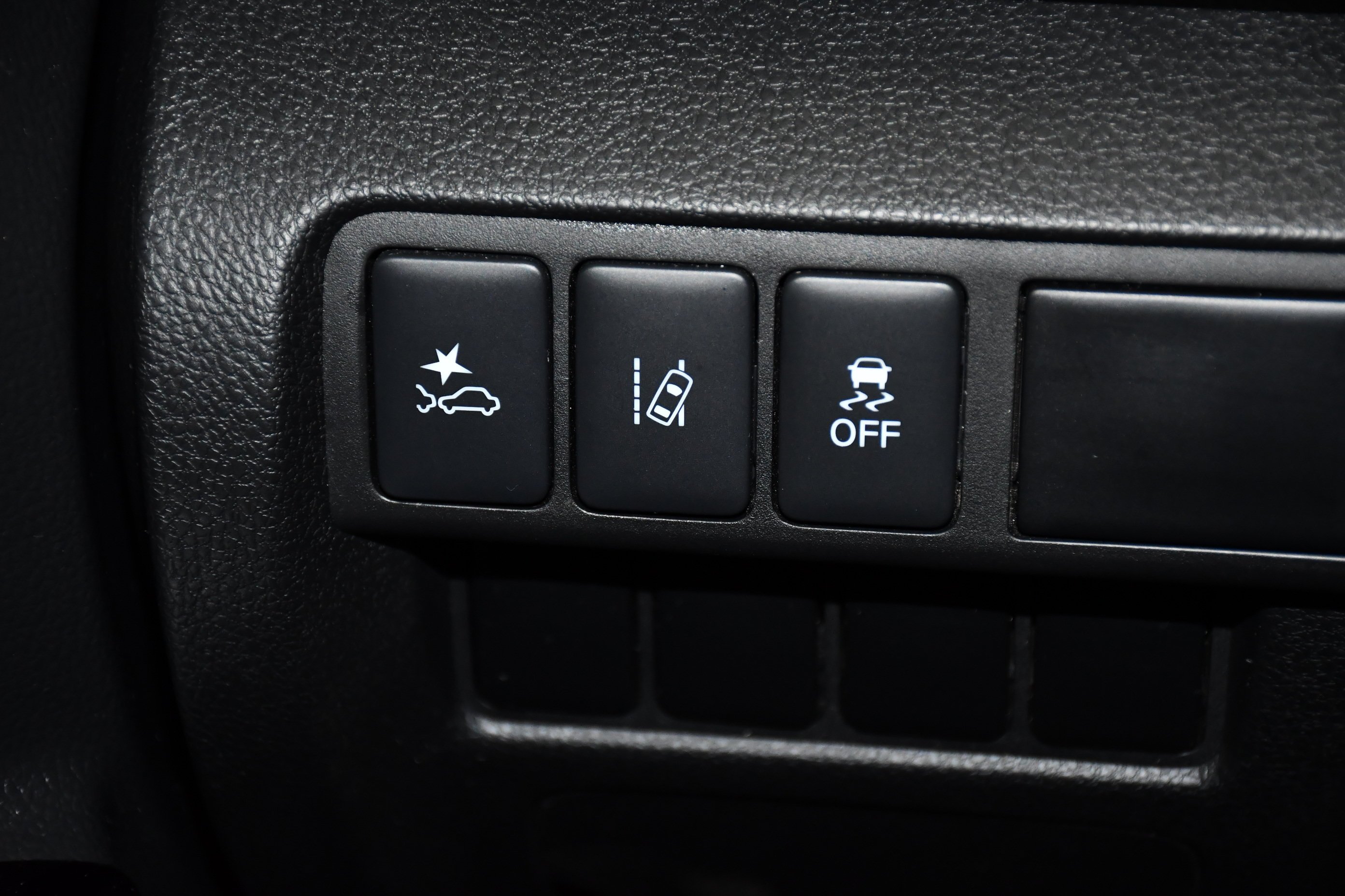 Certified Used 2025 Labrador Black Pearl Mitsubishi LE image 33