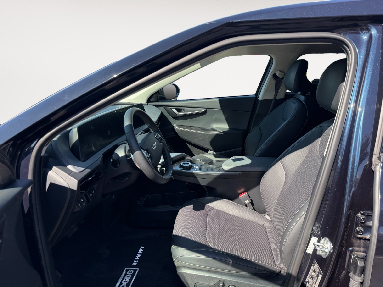 Certified Used 2024 Blue Kia Wind image 10