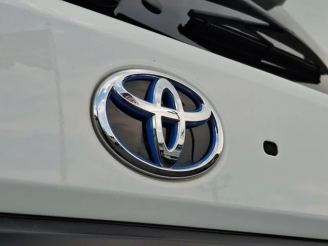 Used 2024 White Toyota SR5 image 31