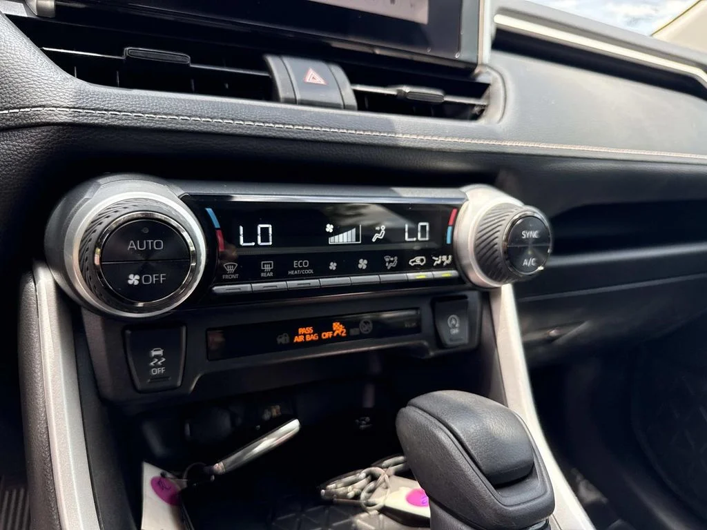 Used 2024 White Toyota XLE image 27