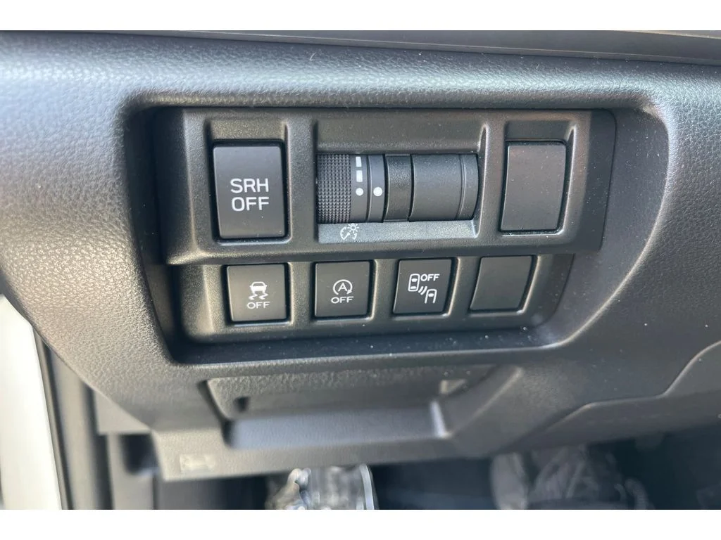 Used 2023 CRYSTAL WHITE PEARL Subaru Limited image 39