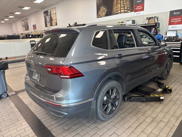 Used 2024 Platinum Gray Metallic Volkswagen SE image 4