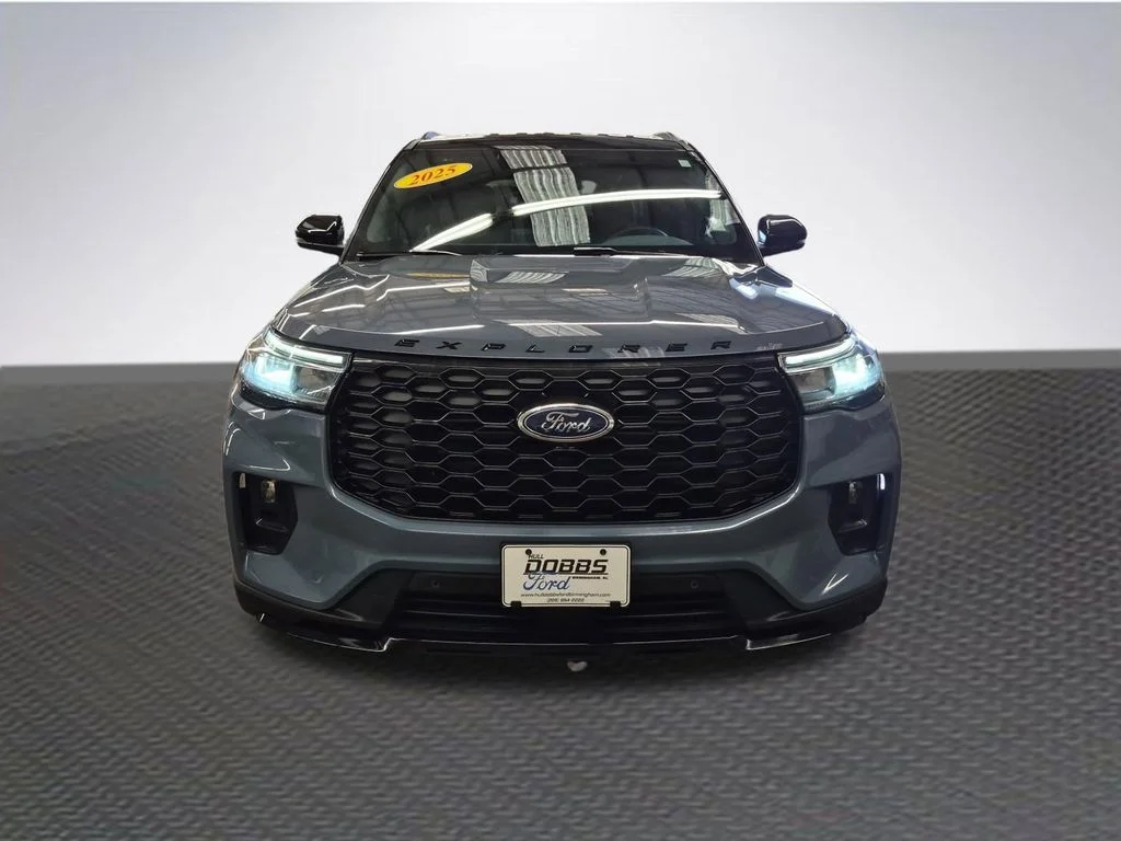 Used 2025 Vapor Blue Metallic Ford ST-Line image 3