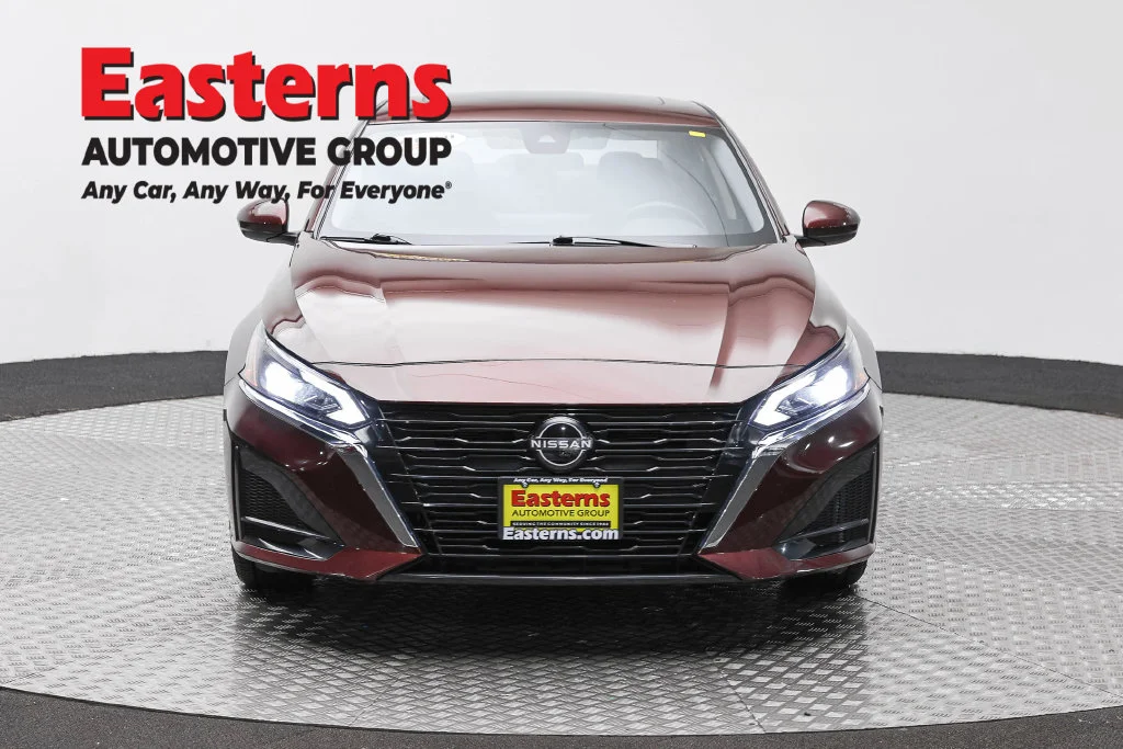 Used 2023 Red Nissan 2.5 SV image 2