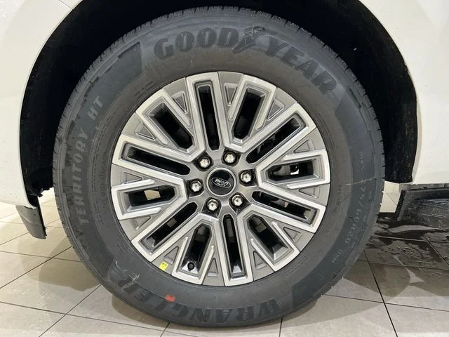 New 2027 White/off-white Ford Platinum image 30