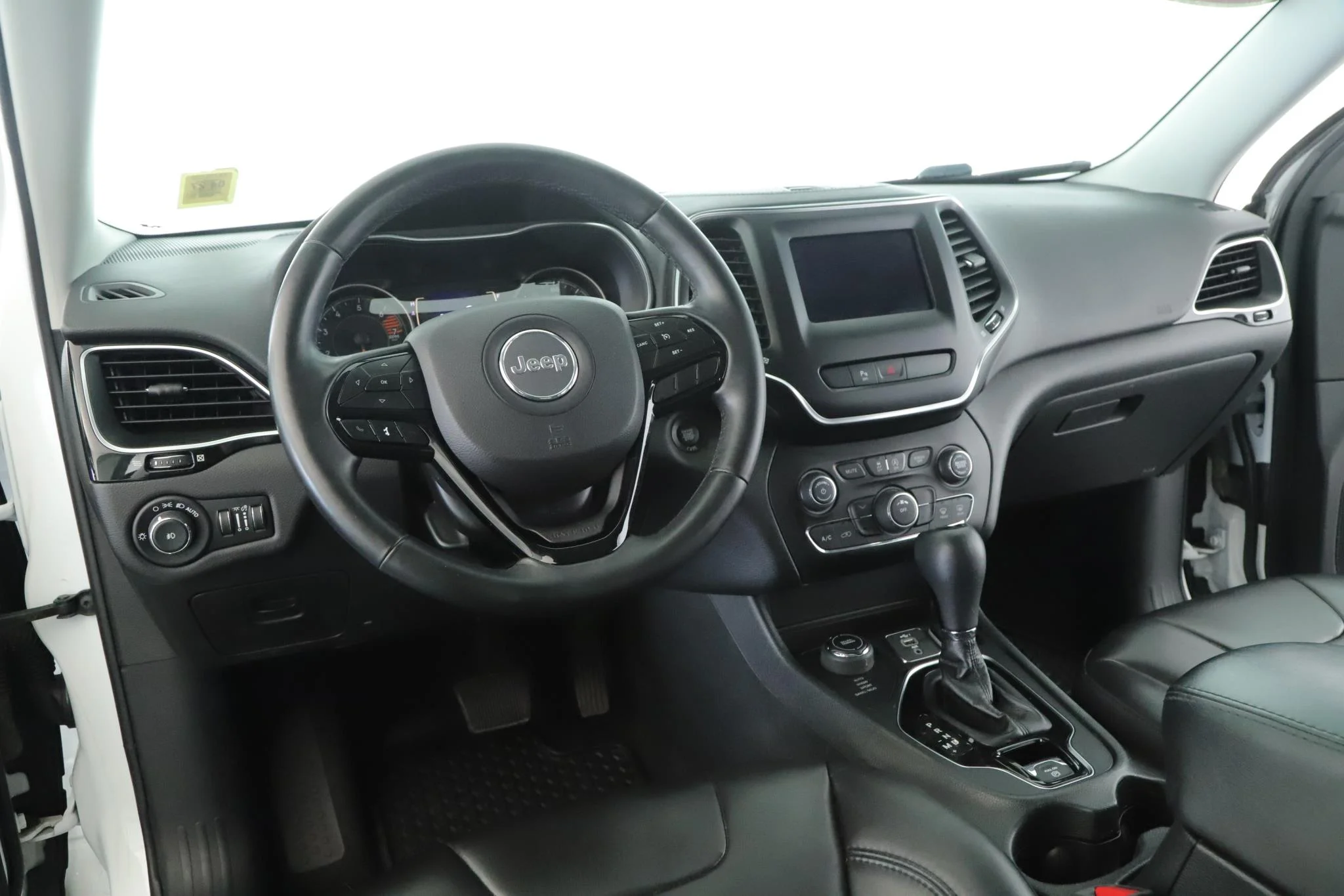 Used 2019 Jeep Cherokee Altitude with VIN 1C4PJMLBXKD374367 for sale in Amityville, NY