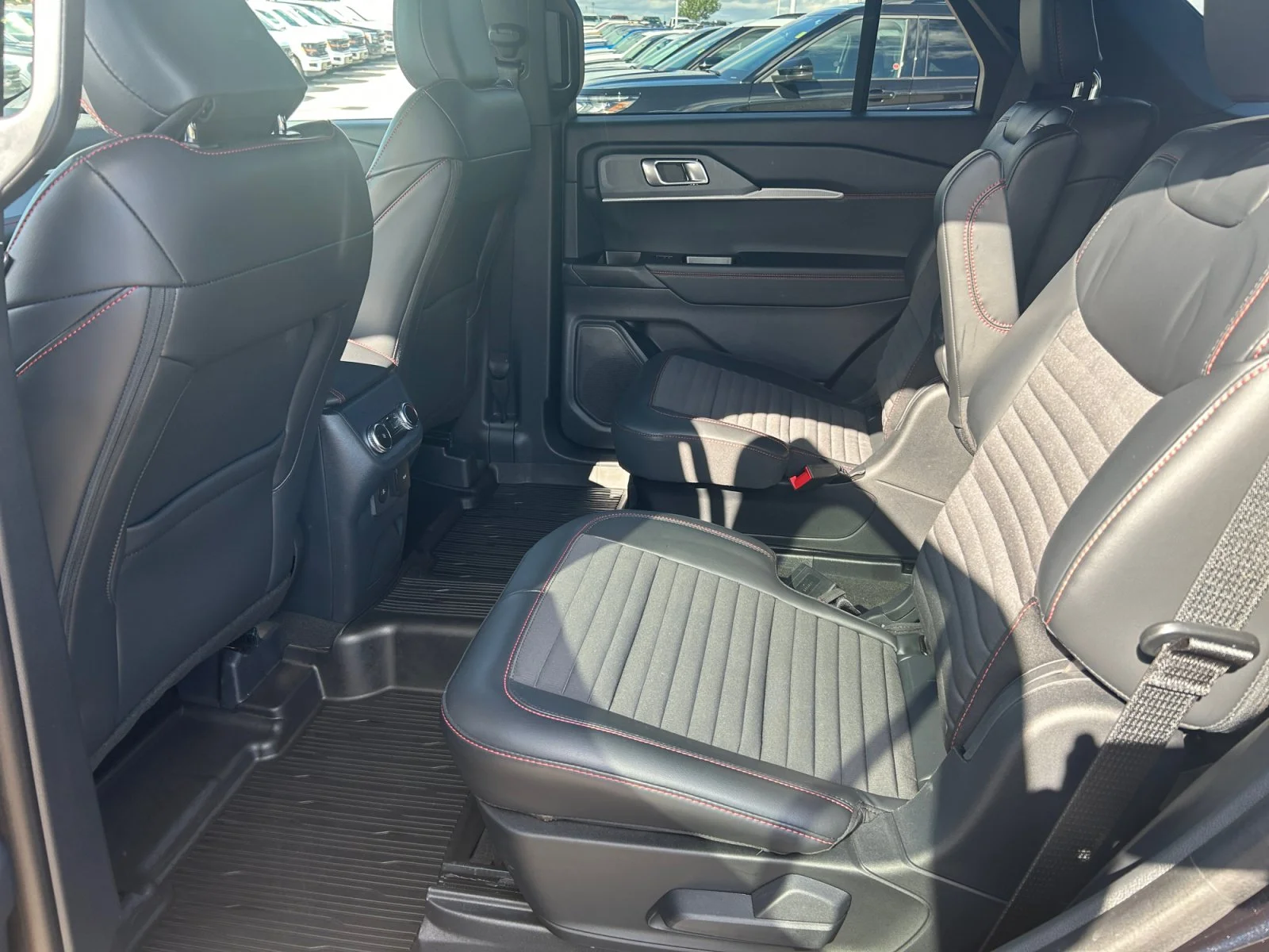 Used 2025  Ford ST-LINE 4WD Low Kms image 18