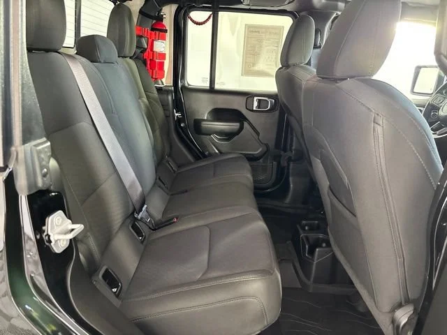 Used 2022 Black Jeep Altitude image 28