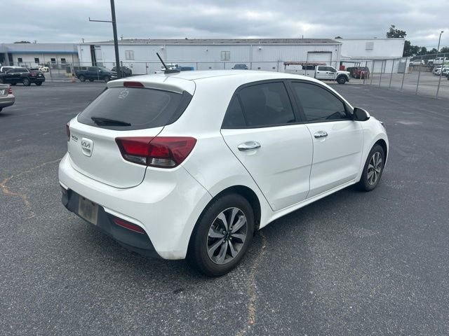 Used 2023 White Kia S image 4