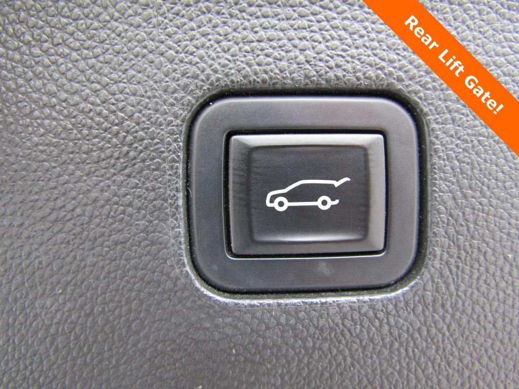 Used 2019 White Buick Essence image 19