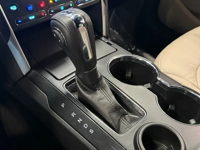 Used 2018 White Ford Limited image 31