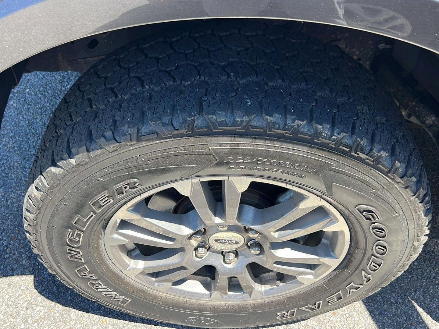 Used 2018 Magnetic Ford LARIAT image 7