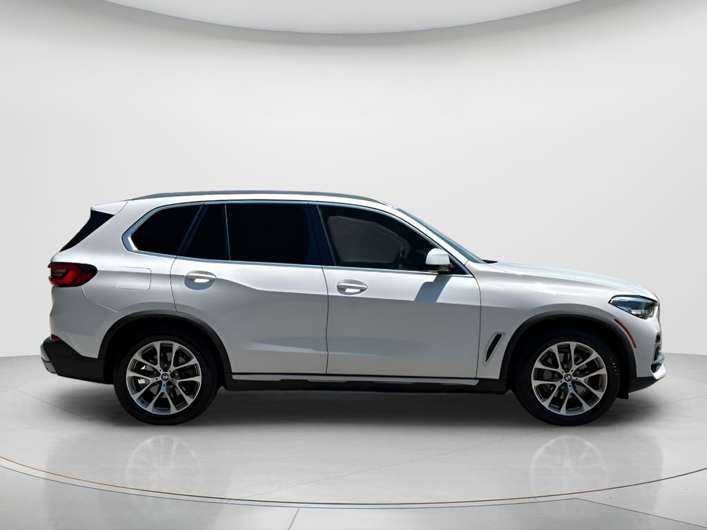 Used 2022 White BMW xDrive40i image 4
