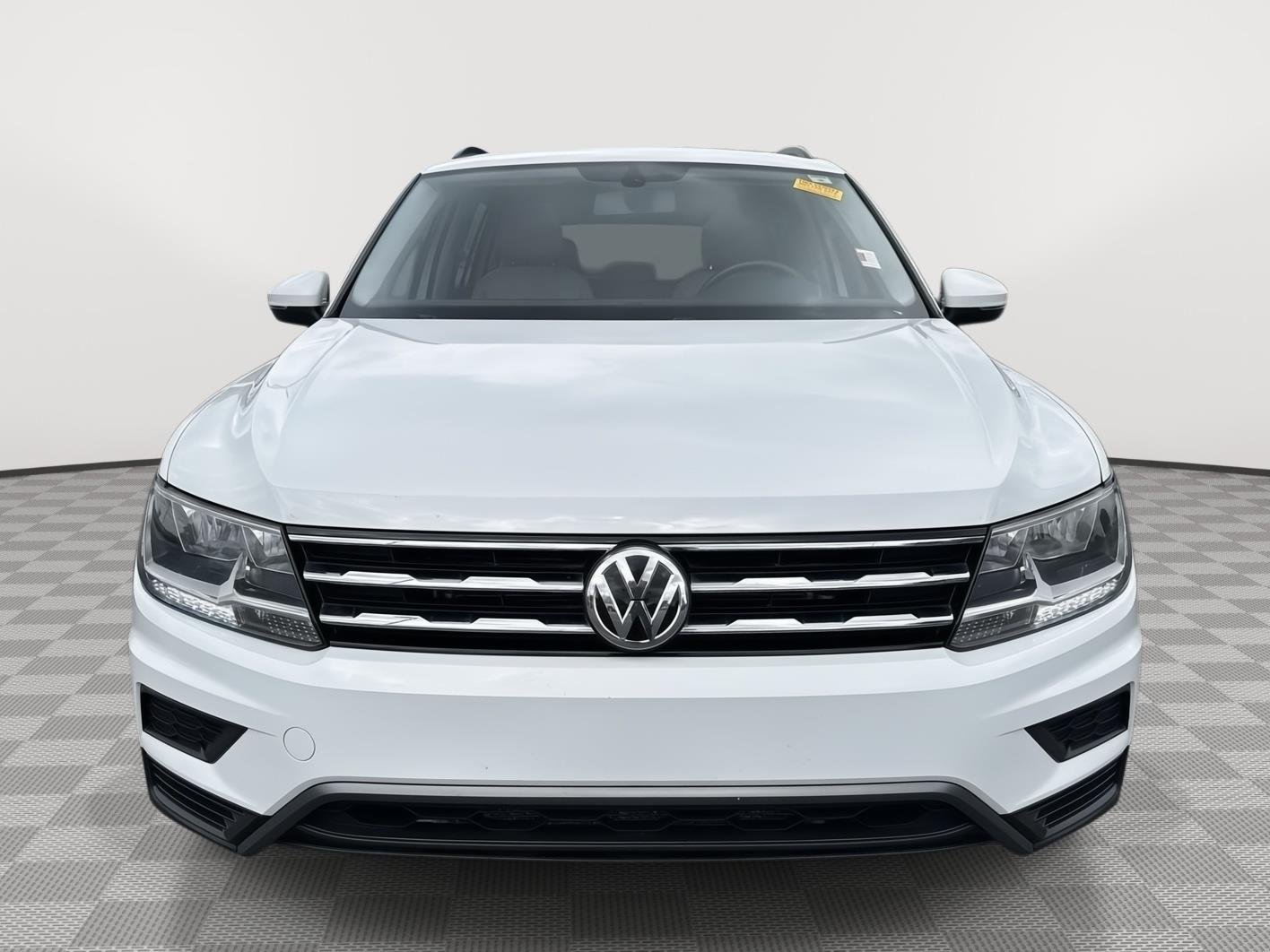 Used 2021 Pure White Volkswagen SE image 9