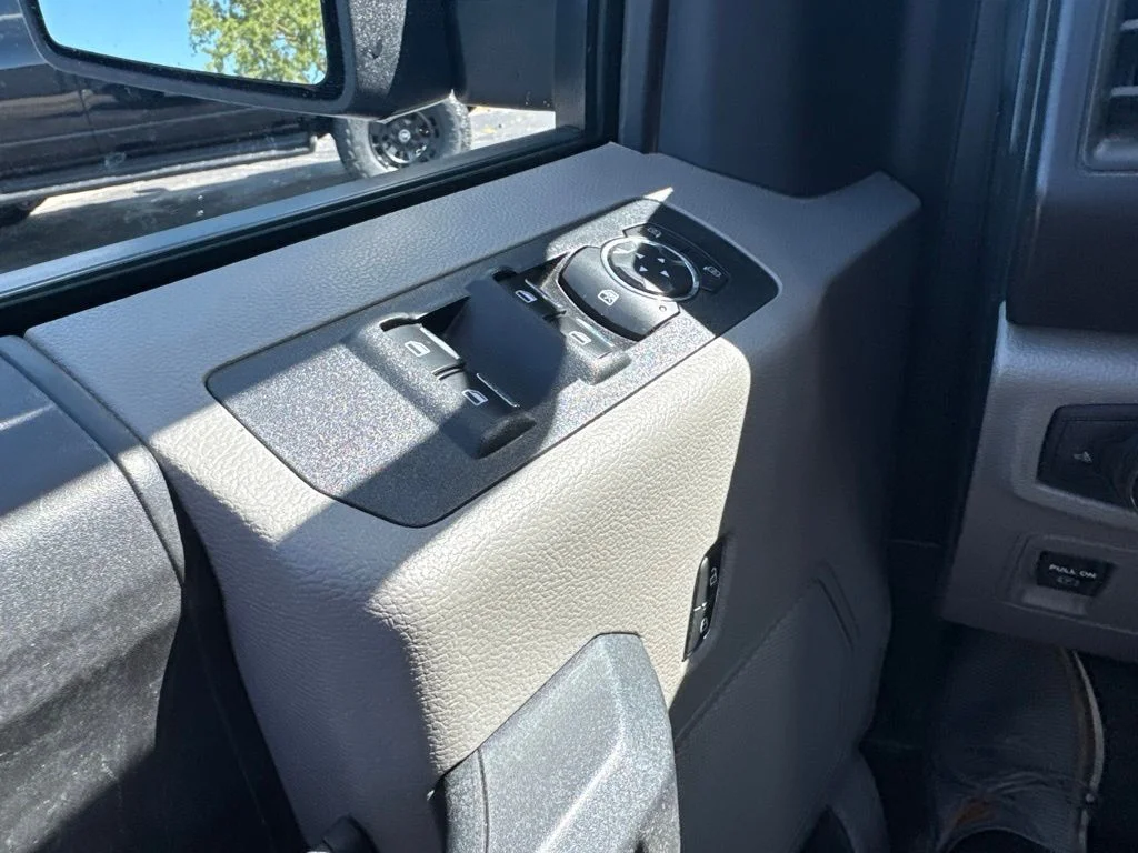 Used 2019 Silver Ford XL image 25